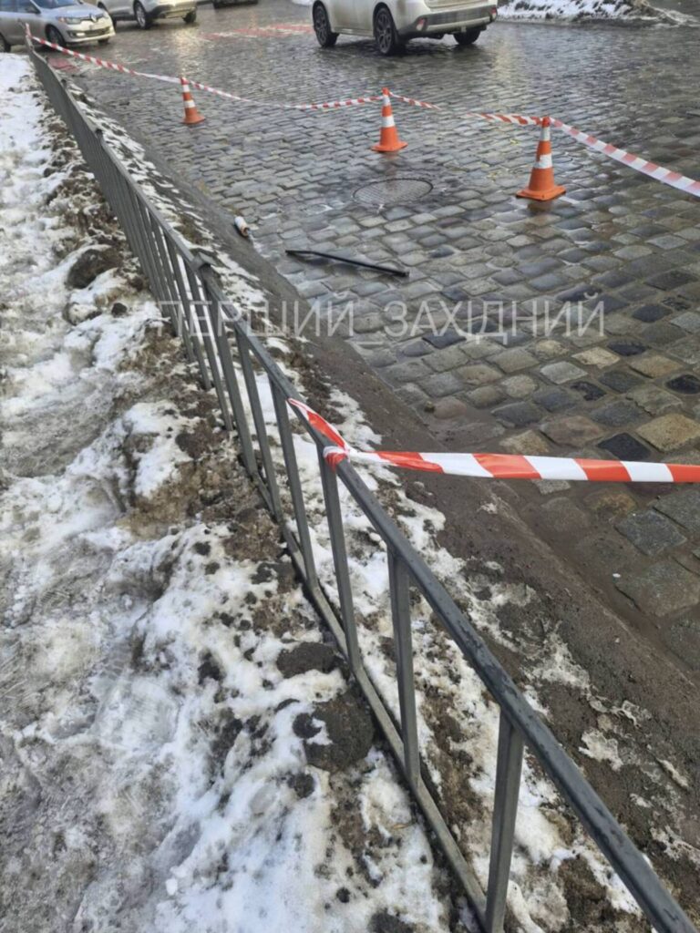 "Львів під обмеженнями: фото з міських вулиць" (155 символів)