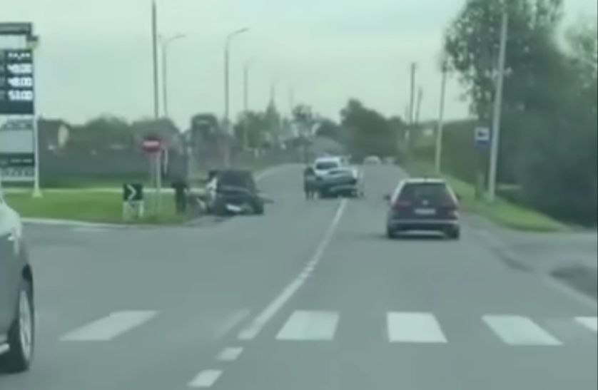 П'ятничний затор: Автомобільний хаос на під'їздах до Львова