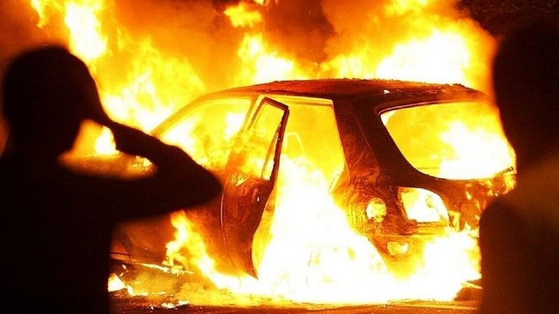 “Полум’яні Гроші: Авто-Апокаліпсис у Франківську”.
