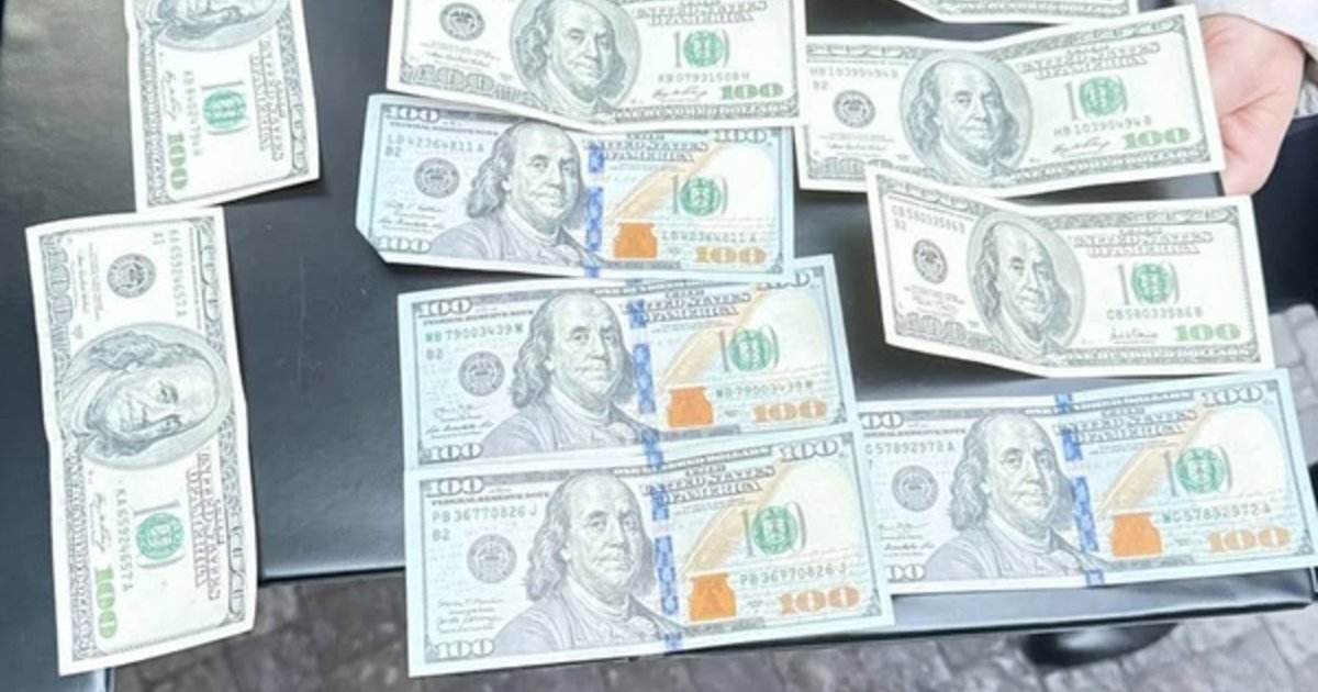 Спроба підкупу митника у Львові: місцевий мешканець пропонував 1100 доларів хабаря