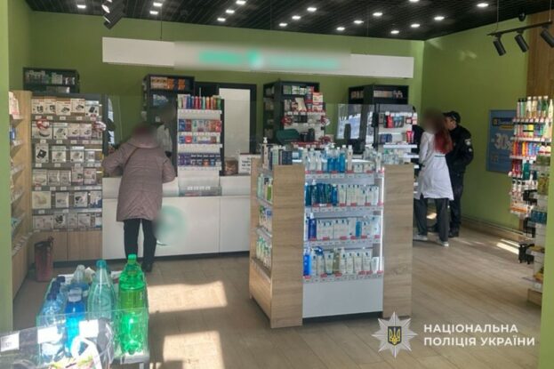 Тернопільська Робін Гуд: 43-річна жінка пограбувала аптеку, прагнучи надати медичну допомогу неспроможним