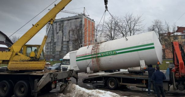 Викрито незаконну автозаправку на Прикарпатті: поліція викрила схему неліцензованого паливного бізнесу в Івано-Франківській області