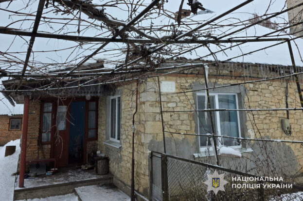 Зловісна знахідка на Борщівщині: обгорілі кістки в занедбаному будинку розкривають темну таємницю