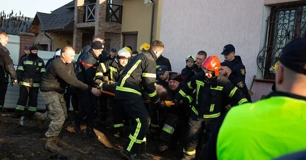 Тернопільська трагедія: троє рятувальників загинули під час порятунку чоловіка з ями
