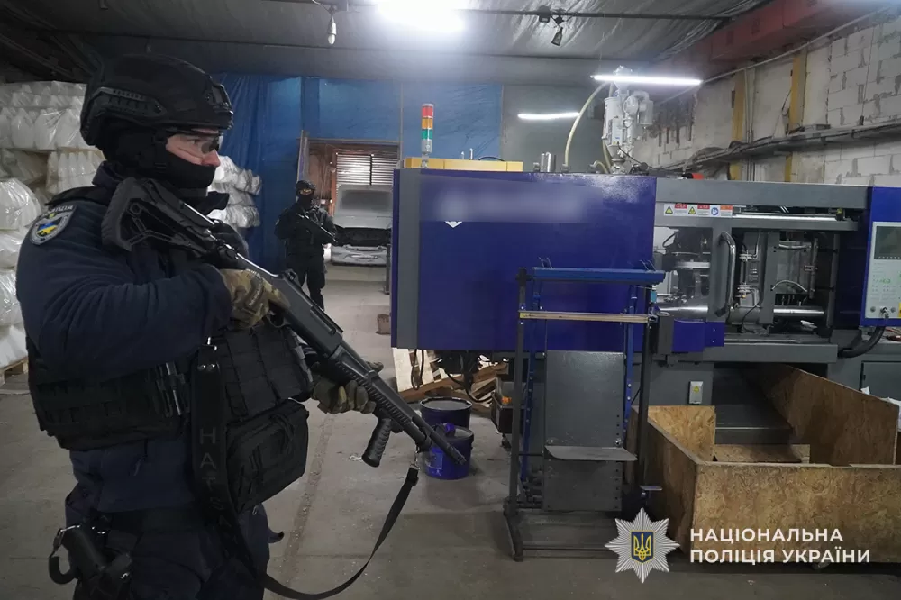 “Антипиратський рейд на Тернопільщині: викрито підпільне виробництво фірмових пральних порошків” (159 символів)