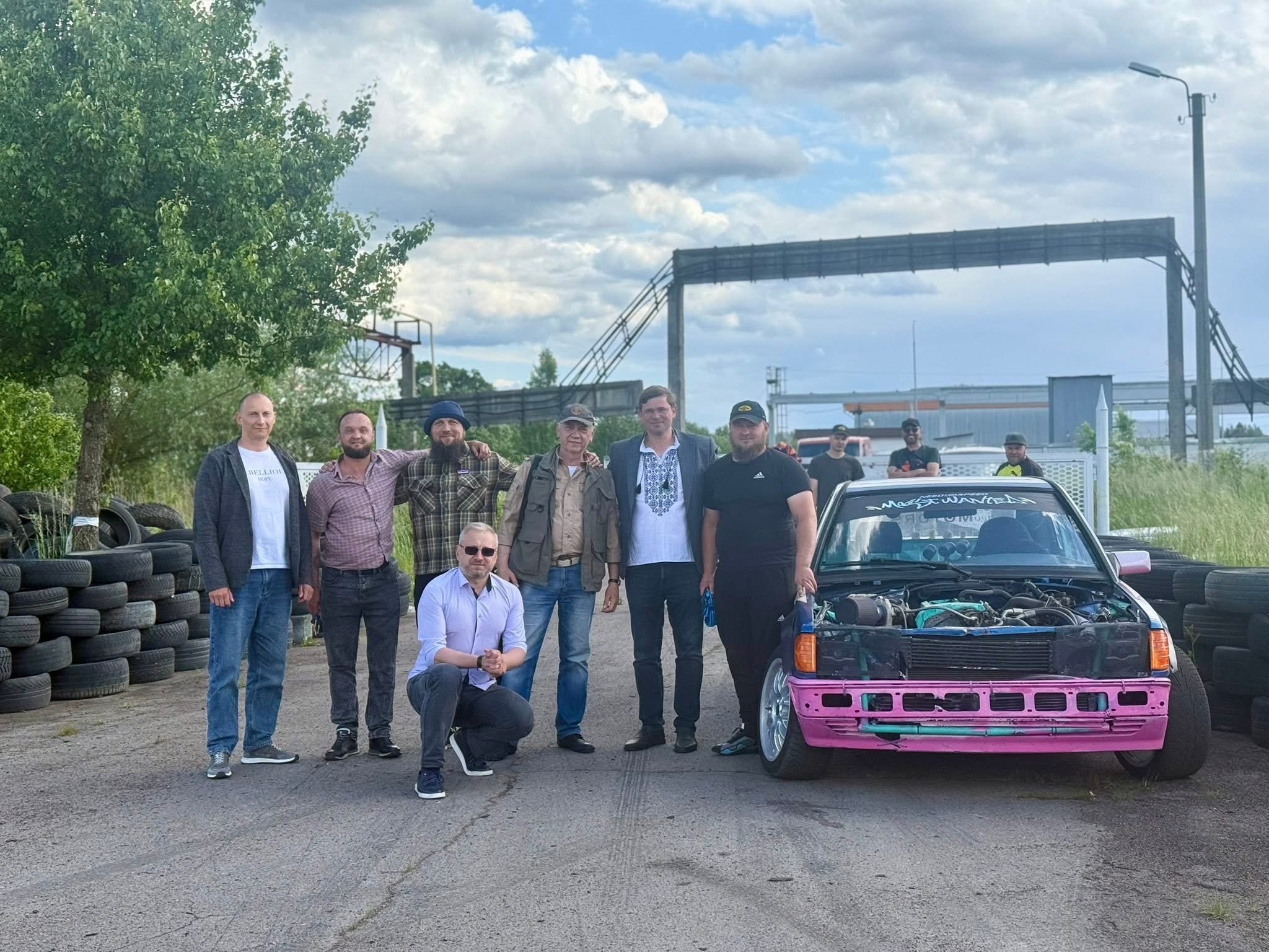 Адреналінова реабілітація ветеранів у Калуші: 300 кінських сил і газ на повну (ФОТО)