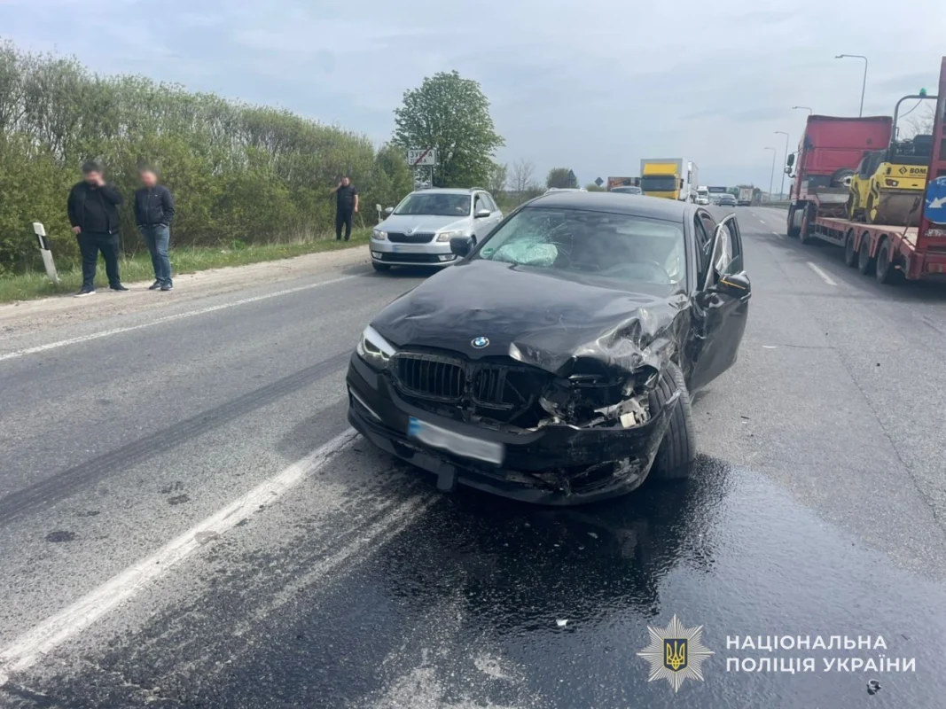Драматична пригода на Львівщині: BMW 530 втрапило у чергову дорожню халепу