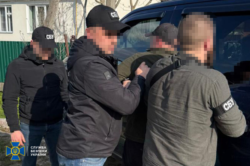 "Корупційне пасмо на Прикарпатті: чиновник ЦНАПу спійманий на гарячому при вимаганні хабаря".