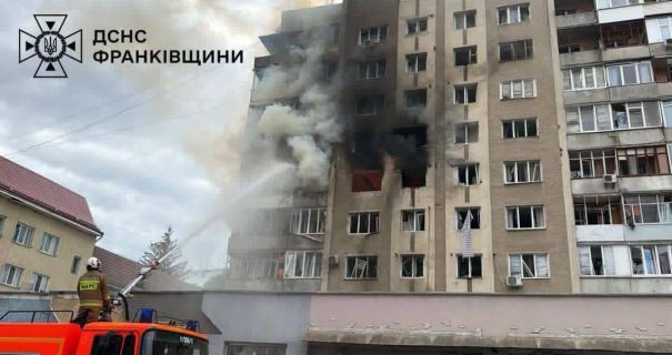 Падіння дрона у серці Франківська: 10 постраждалих після удару по житловому будинку