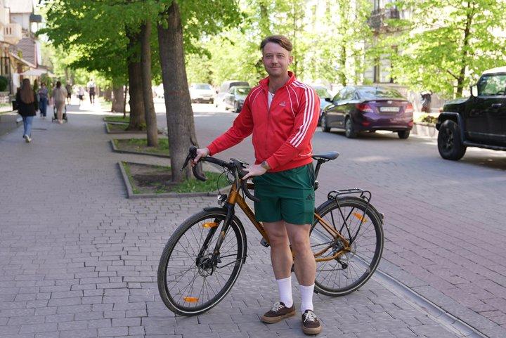 Подорож австрійського велосипедиста: збір коштів на реабілітацію українських дітей