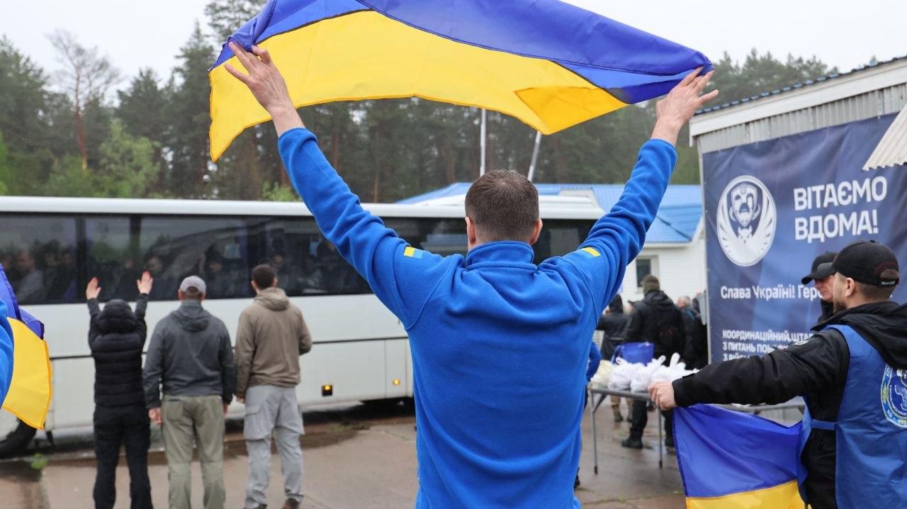 Повернення Прикарпатських героїв: 205 українських захисників визволені з полону