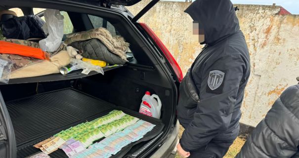 Прикарпатські сержанти ТЦК: схема нелегального продажу “квитків” за кордон