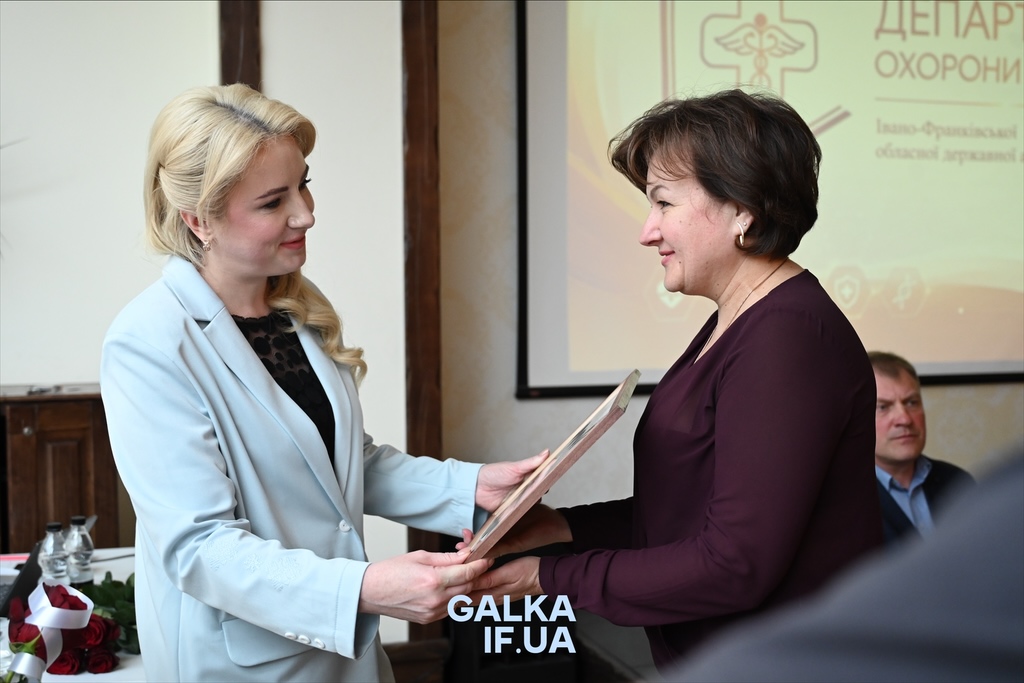 Прикарпаття гордиться: Президент нагородив трьох видатних медиків званням «Заслужений лікар України»