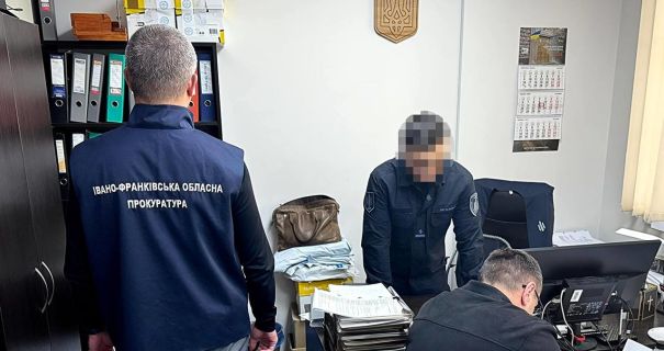 Службові зловживання в Прикарпатській поліції: керівник слідчого відділу затриманий за вимагання $5 тис. за “кришування” бізнесу