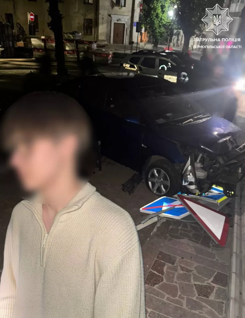 Сп'янілий студент на крадених правах влетів у стіни альма-матер посеред нічі (ФОТО)