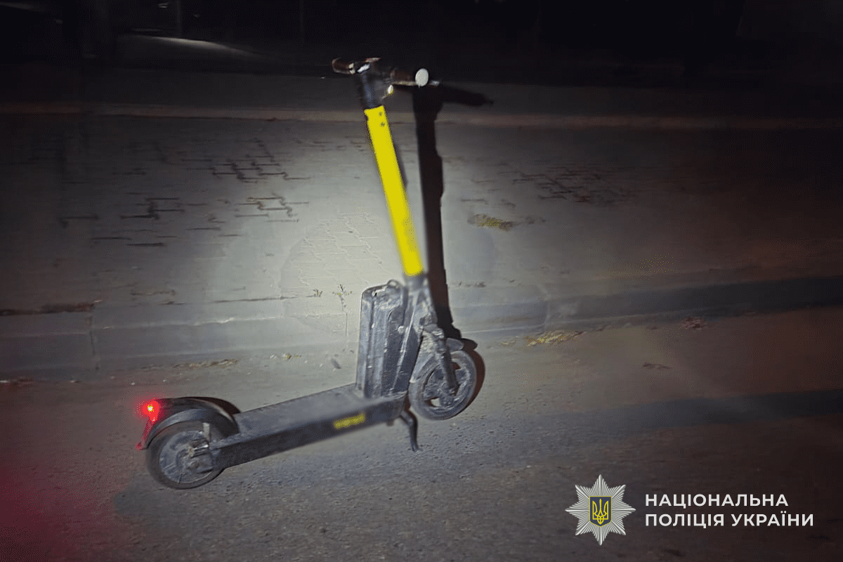 Тернопільські патрульні припинили пікантний заїзд: три нетверезі самокатники за кермом