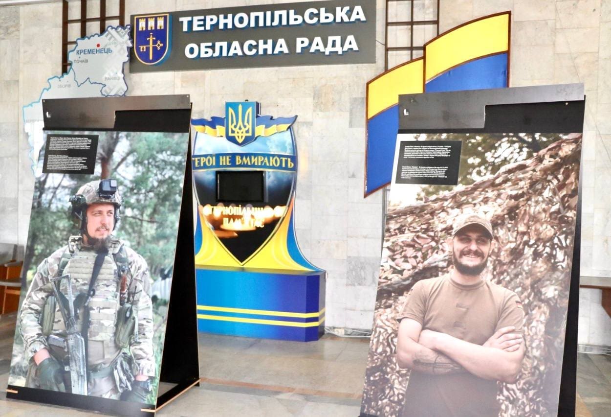Відкриття виставки у Тернопільській облраді: "Обличчя, імена та долі Героїв" – данина пам'яті нескореним захисникам України