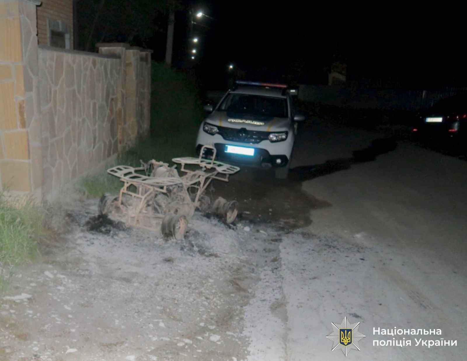 Вогняне протистояння на Надвірнянщині: чоловік спалює квадроцикл односельчанки в розпалі конфлікту