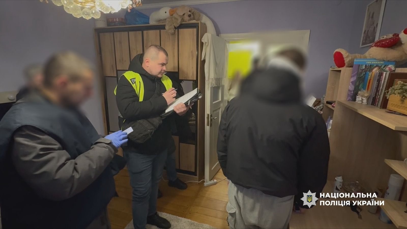 Викрито кібергрупу, що ошукувала пенсіонерів та військових на Франківщині: поліція оприлюднила докази (ФОТО, ВІДЕО)
