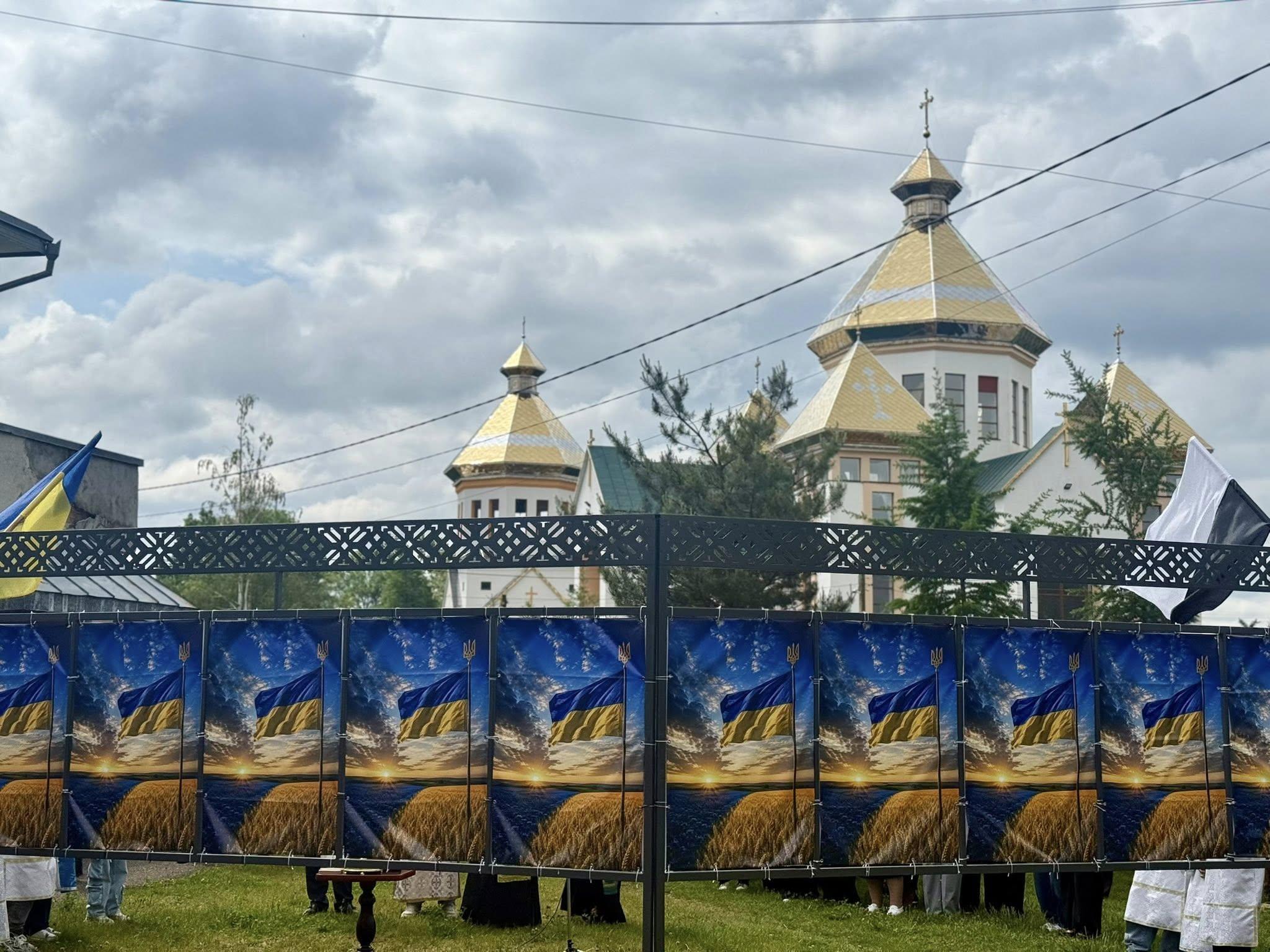 Калущина сяє вірою та надією: Алея пам’яті полонених і безвісти зниклих захисників