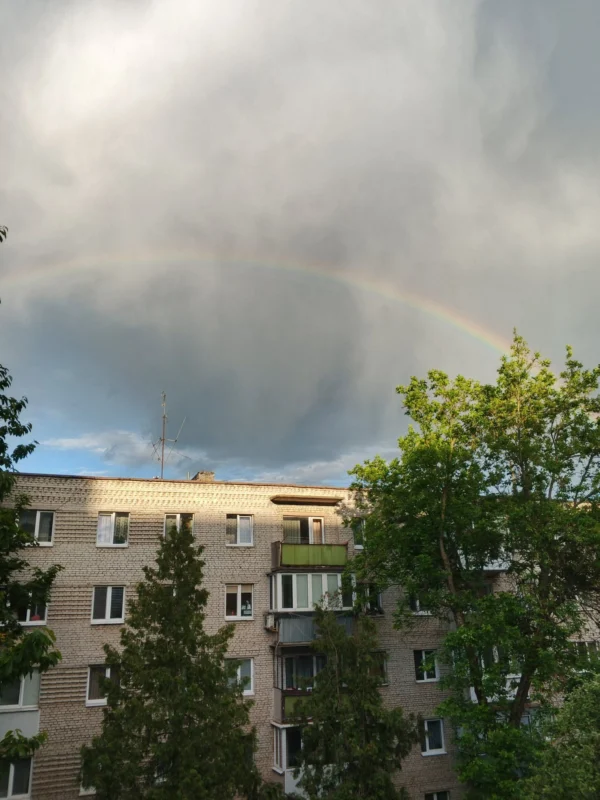Кольорова феєрія над Львовом: мальовнича веселка зачаровує містян (ФОТО)