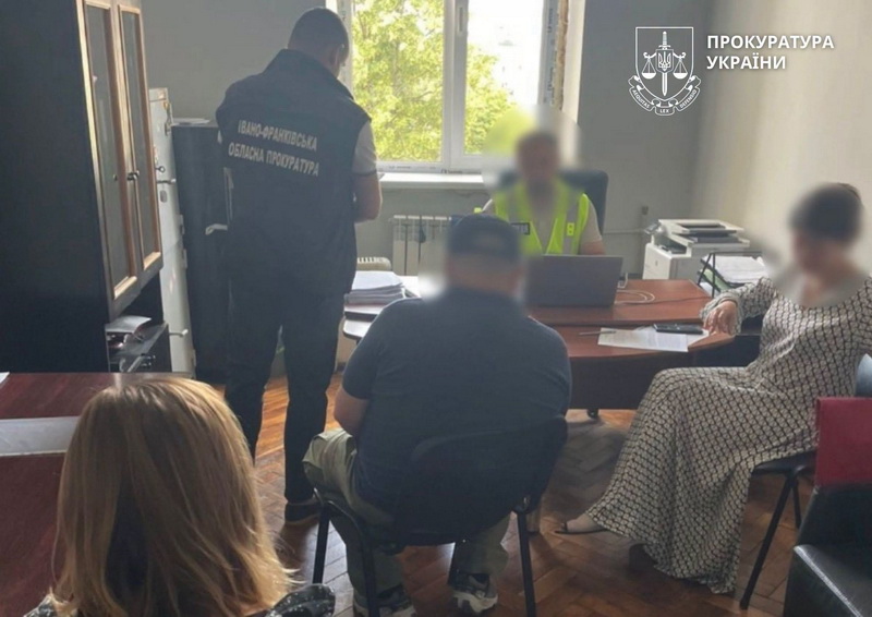 Корупційне колесо: посадовці «Облавтодору» на Прикарпатті привласнили 4.5 млн грн
