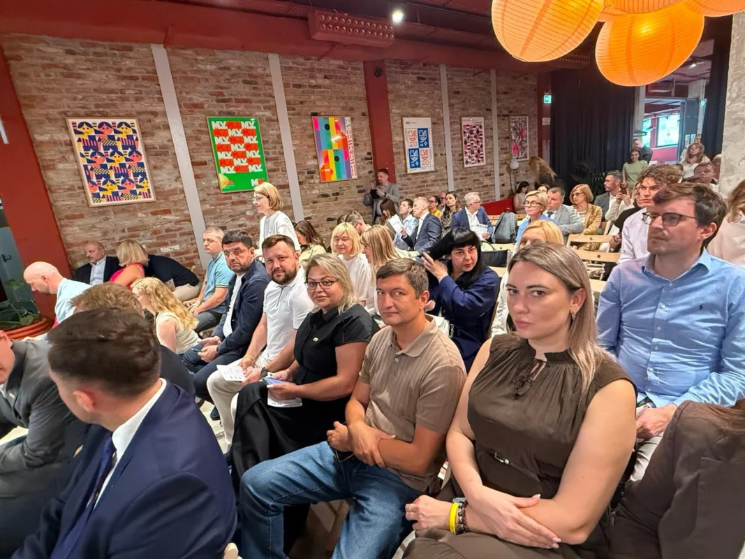Львівські обранці віднайшли натхнення за кордоном: депутати полякали до Польщі замість виконувати обов’язки