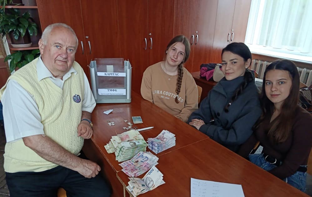 "Мелодії для благодійності: Тернопіль збирає понад 30 тисяч гривень на музичних вечорах".