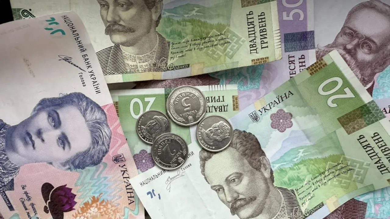 Обмеження фінансових послуг: Розуміння доступних опцій для платежів, переказів та онлайн-банкінгу