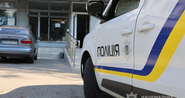 Прикарпатські псевдобанкіри ошукали пенсіонерку, забравши її останні кошти