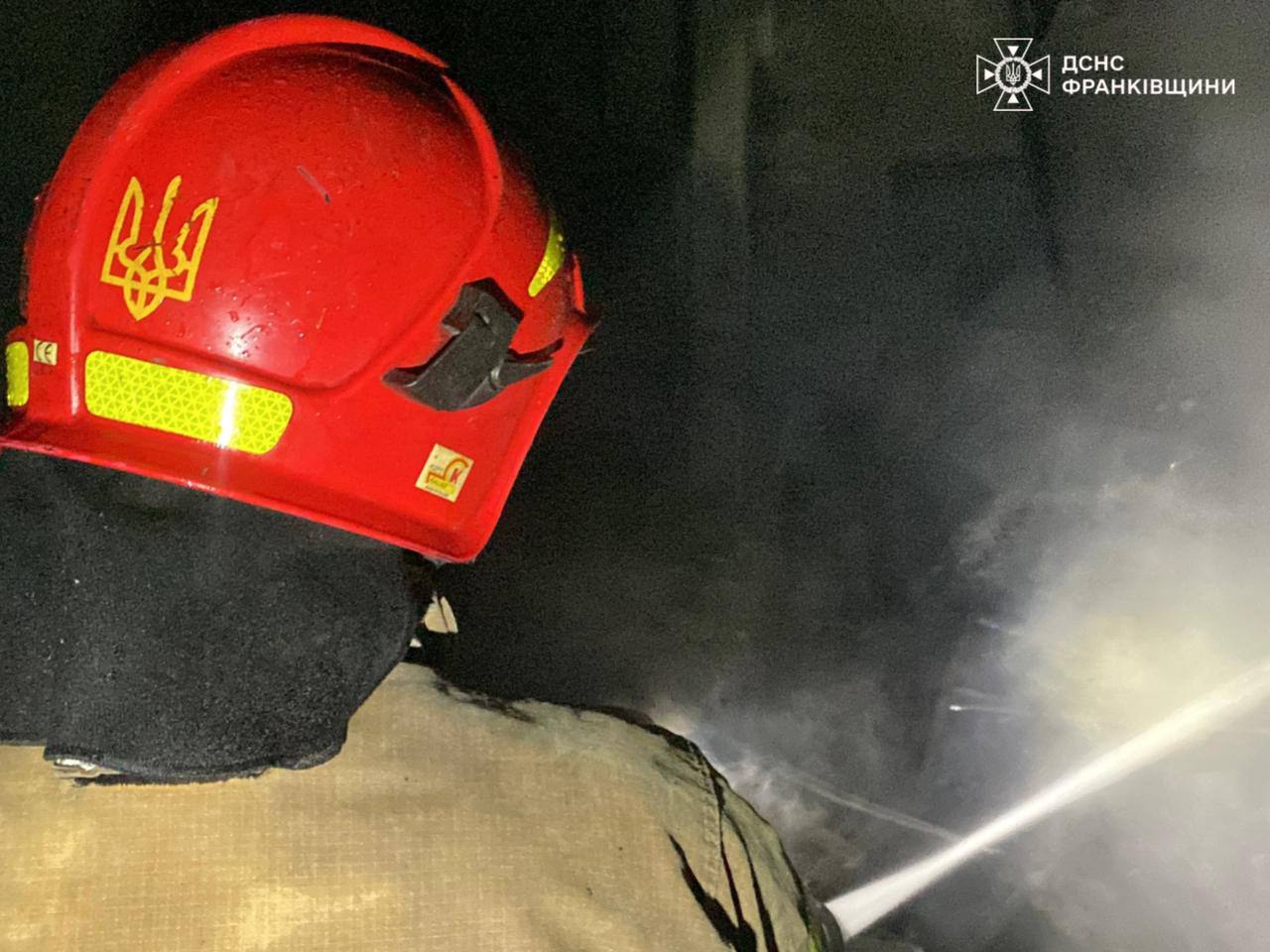 Рятувальники здолали 28 км, щоб дістатись пожежі будинку на Косівщині: є постраждалі
