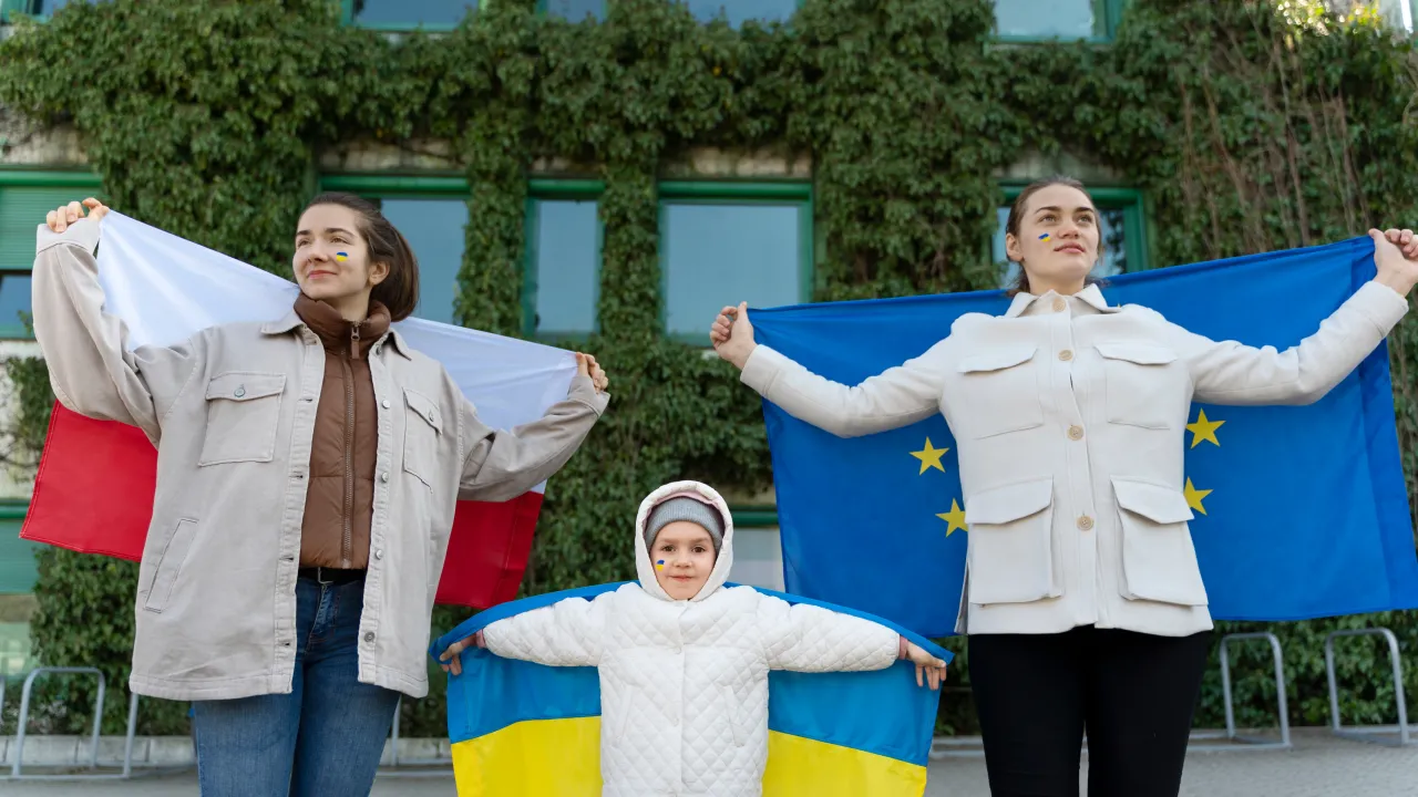 Скорочення виплат та зміна умов: українці стикаються з дедалі складнішими викликами для залишення в ЄС