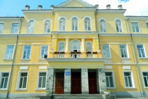 “Тернопільська школа №5 шукає нового керманича: кандидатка втратила посаду через невідповідні освітні показники”.