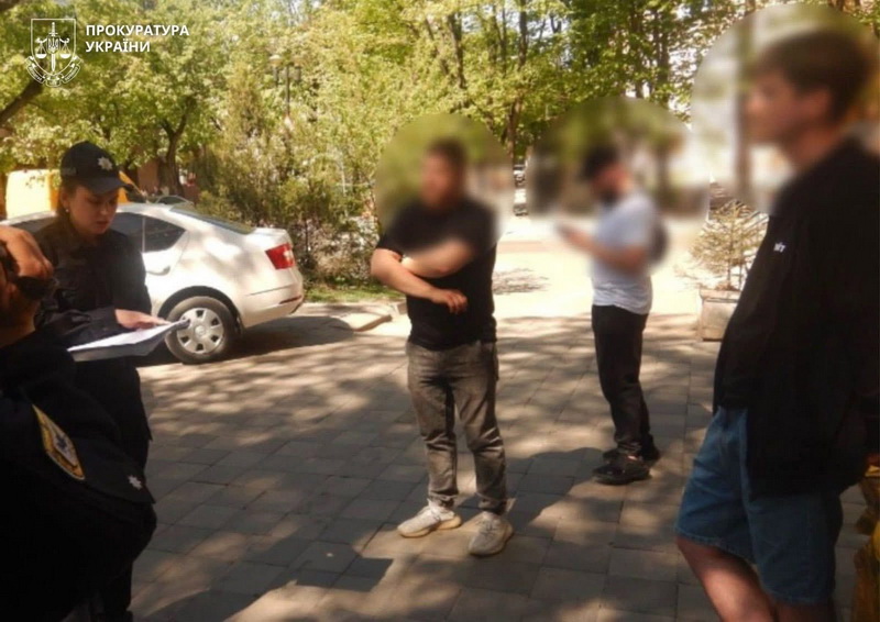 У Франківську 10 осіб обвинувачені в придбанні кратому, вони перерахували 1 млн грн на ЗСУ