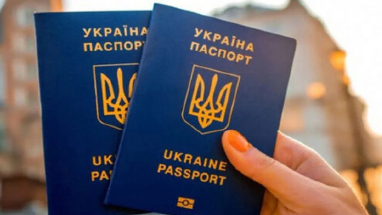 Увага, власникам українських паспортів: нові правила виїзду за кордон можуть обмежити вас