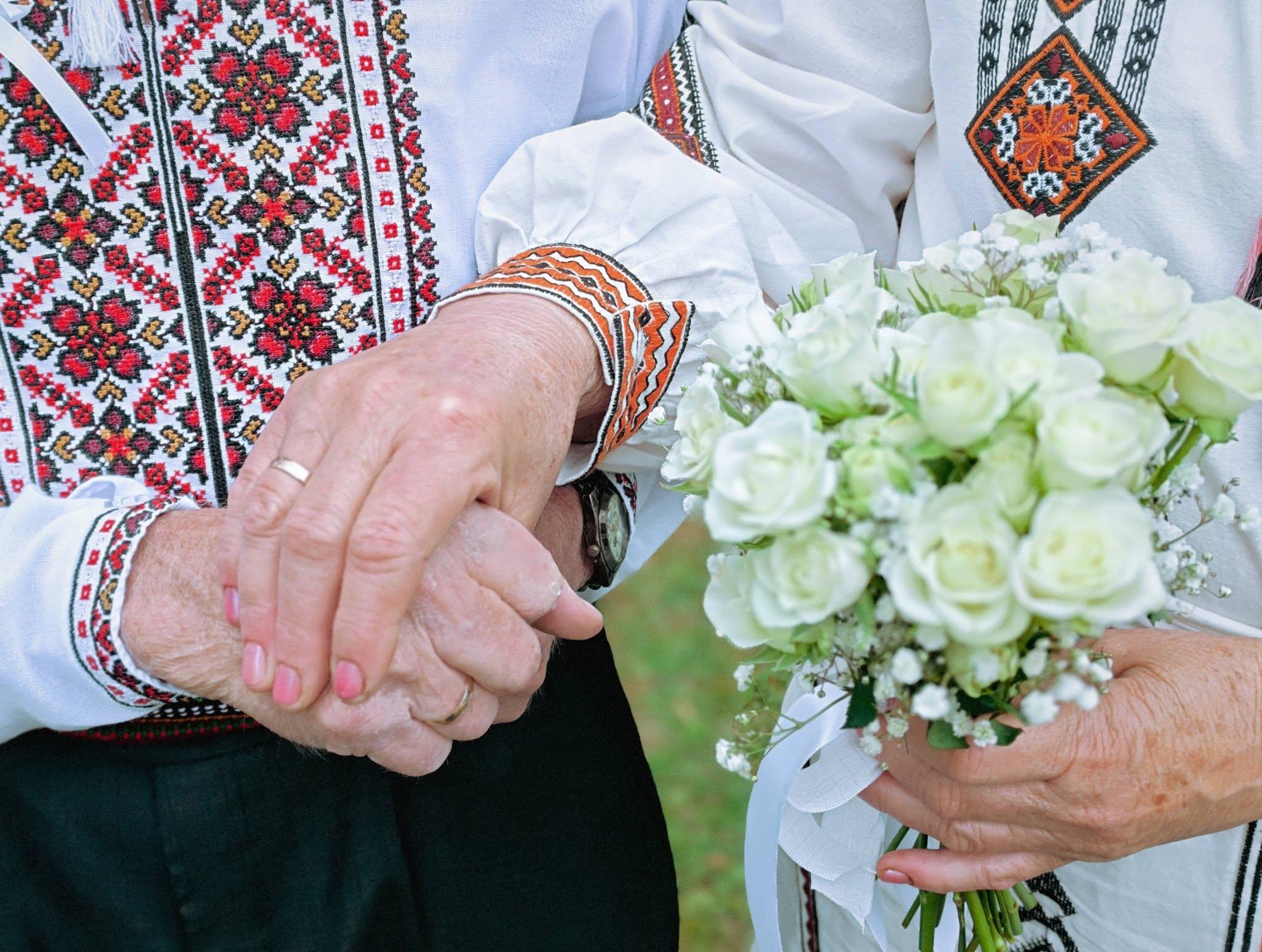 Два серця, об'єднані долями: переселенці з Херсонщини одружилися в Печеніжинській громаді
