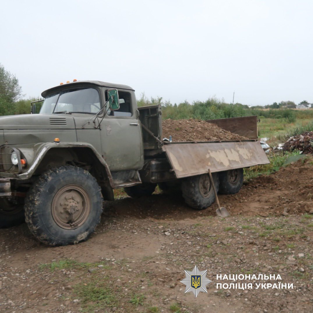 Франківські пісочні пригоди: чоловік сплатить 51 тис. грн за нелегальний гравій із річки