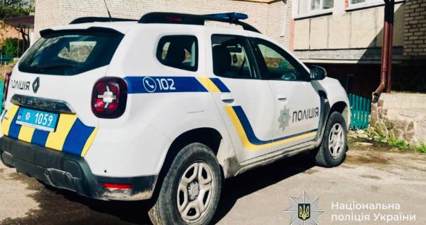 Криваве застілля в Калуші: жінка двічі вдарила ножем знайомого, викликавши поліцію