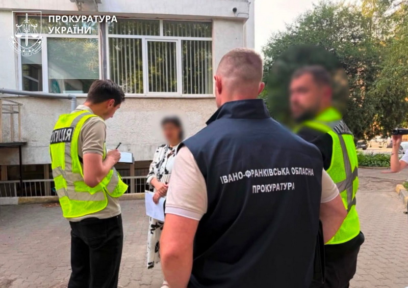 "Материнська трагедія: франківська жінка арештована за спробу продати немовля за 20 000 доларів" (159 символів)