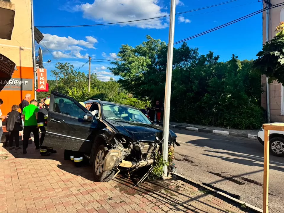 Нічний жах на Тернопільщині: п'яний водій спричинив аварію, двоє людей зазнали важких травм