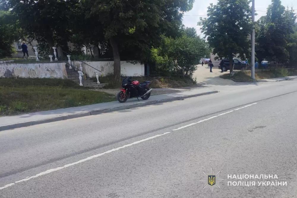Смертельна зустріч на дорозі: Підліток на мотоциклі спричинив трагедію на Тернопільщині