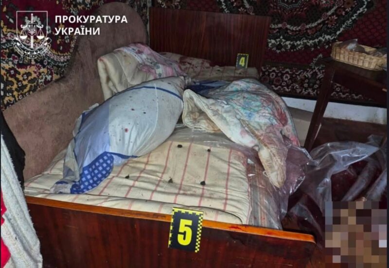 Трагедія на Прикарпатті: син жорстоко побив 95-річну матір, зігнавши на ній злість