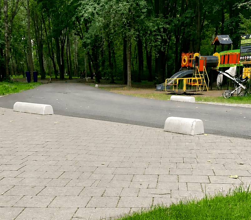 У Тернопільських парках діє заборона на проїзд автотранспорту