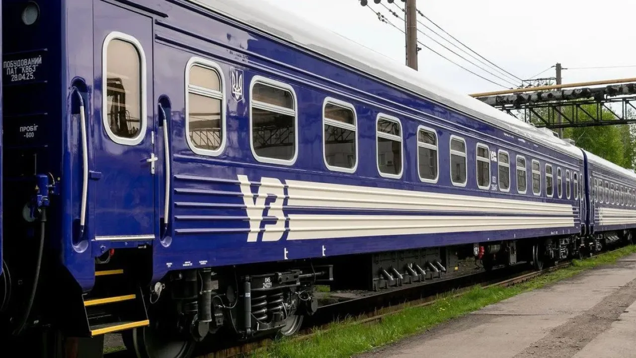 Дефіцит квитків на поїзди: «Укрзалізниця» пояснює зникнення деяких маршрутів з продажу