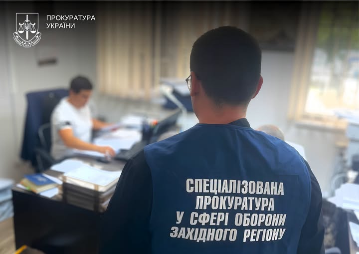 “Фальшовані цифри мобілізації: на Прикарпатті затримали чиновника ТЦК за штучне завищення показників”.