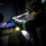 Клубки диму стелилися вікном: пожежа охопила квартиру в Тернополі (відео)