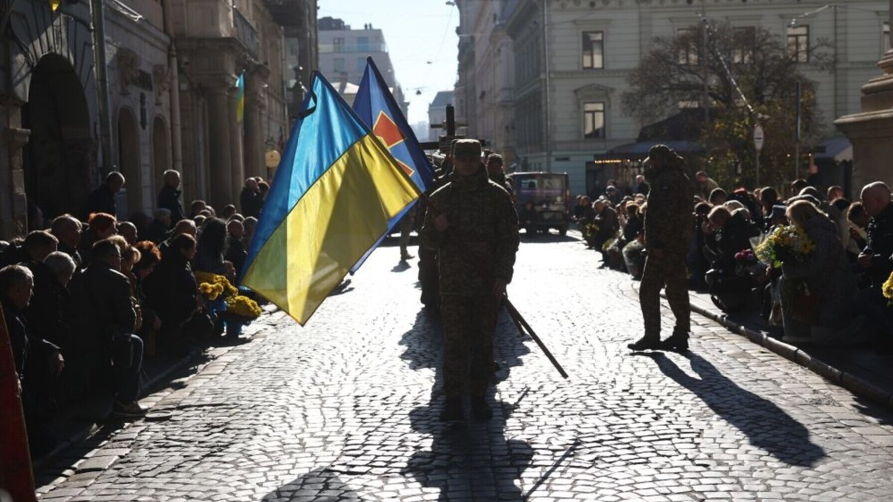 “Львів віддає шану героям: Віктор Щербина, Вадим Качмар та Андрій Березяк назавжди залишаться в наших серцях”.