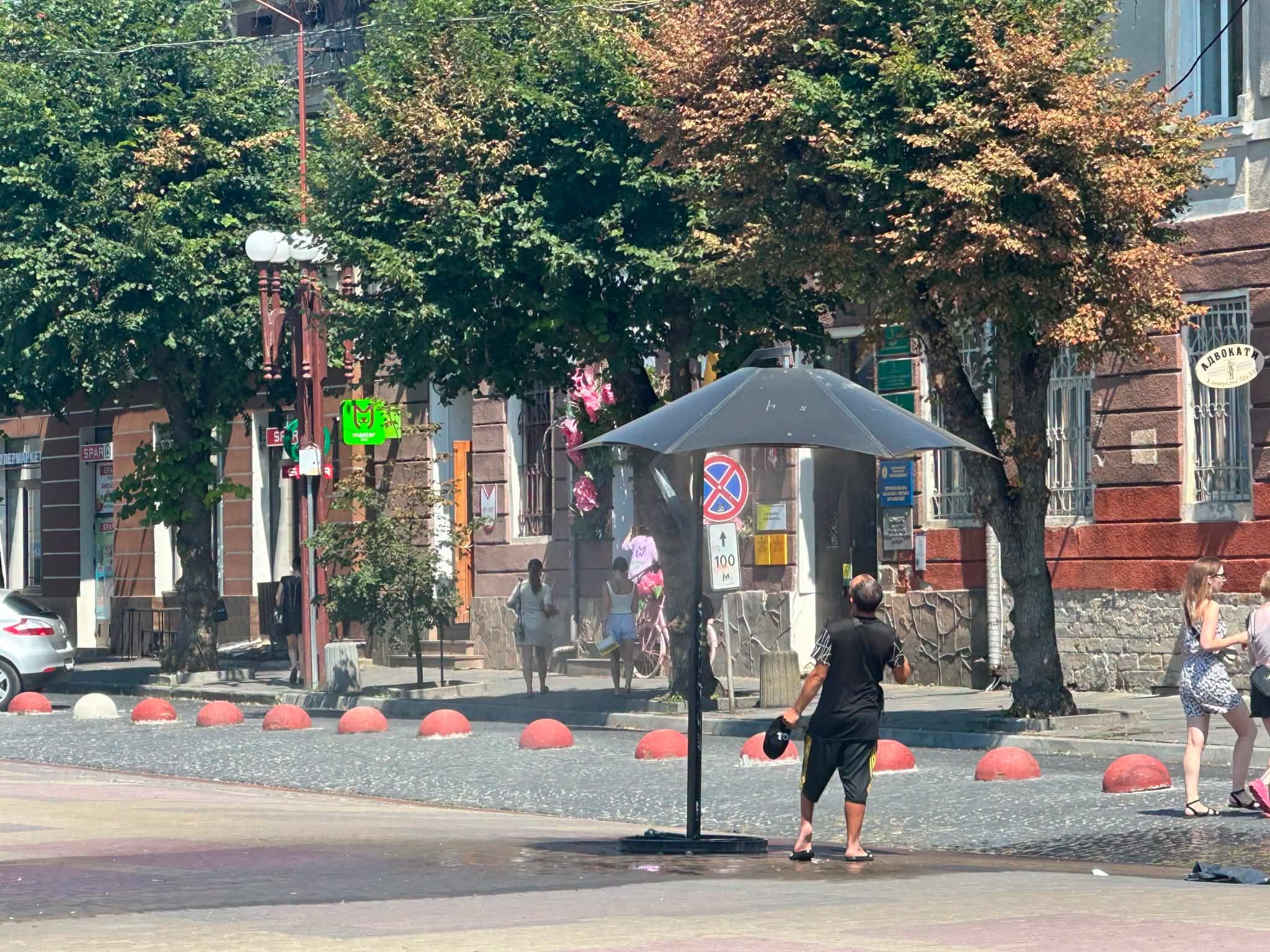 Тернопільське Chill: Місто знаходить прохолоду в креативних методах боротьби з аномальною спекою