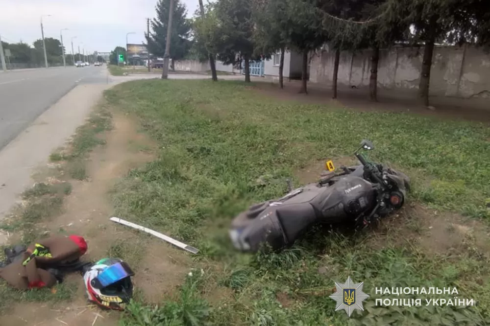 Трагічна аварія на Кременеччині: 78-річний водій ВАЗу зіткнувся з мотоциклом, підліток постраждав