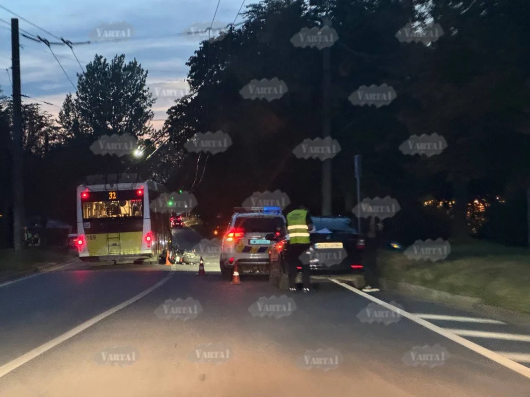 Трагічна пригода на дорогах Львова: мотоцикліст зазнав серйозних травм у результаті аварії